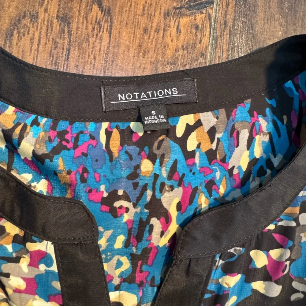 Notations Multicolor Abstract Blouse - Picture 2 of 3